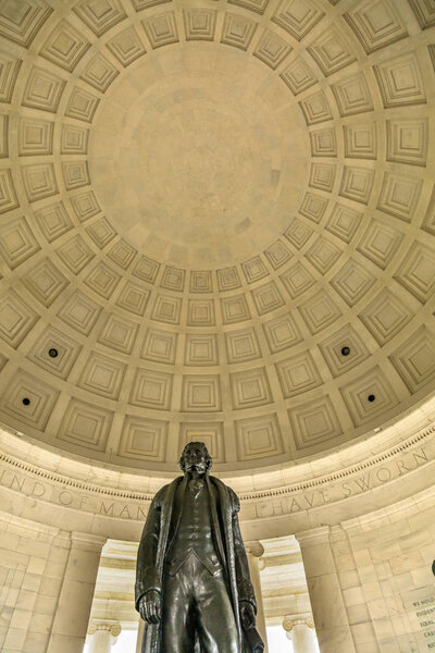 Памятник Джефферсону в Вашингтоне
