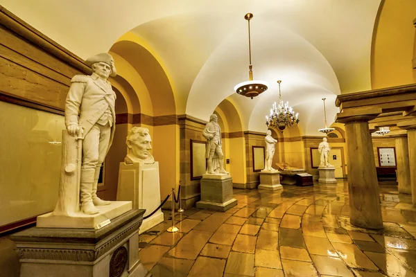 Marmeren beelden zuilen eerste verdieping reflectie ons Capitool Crypt Washington DC — Stockfoto