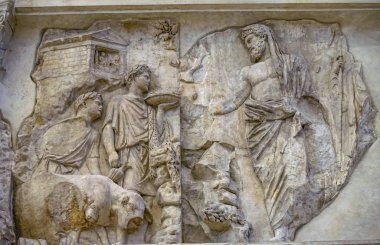 Tanrı Ara Pacis Sunağı İmparatoru Augustus Roma 'yı sunuyor. 