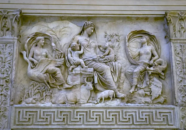 Aarde Moeder Standbeeld Ara Pacis Altaar Vrede Keizer Augustus Rome Italië — Stockfoto