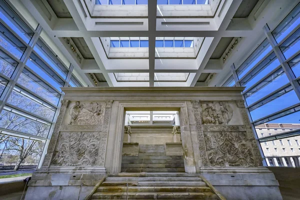 Ara Pacis Altar จักรพรรดิสันติภาพออกัสตัสโรม อิตาลี — ภาพถ่ายสต็อก