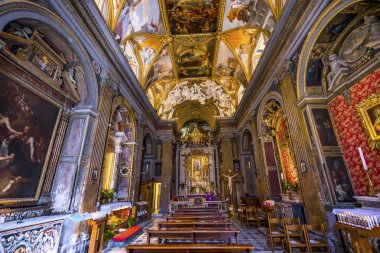 İtalya Trevio Roma 'da Nave Basilica Sunağı Aziz Maria Kilisesi