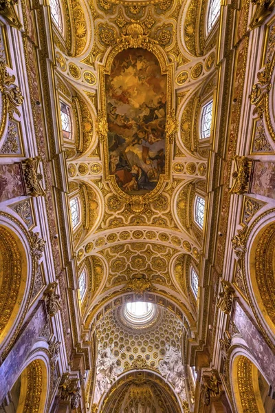 Tall Arches Nave Ceiling Church San Luis de la Basílica Francesa Roma Italia — Foto de Stock