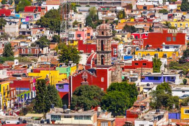 Renkli Kızıl Kilise Şehir Restoranlarını Gözden Geçirin Cholula Puebla Meksika 'yı Dükkanları. Kiliseler 1500 'ler ve 1600' ler inşa etti.