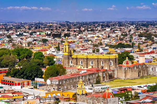 Přehlédnout Barevné Kostely Cityscape Restaurace Obchody Cholula Puebla Mexiko Kostely — Stock fotografie