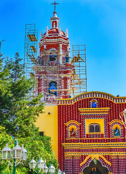 Colorida Iglesia Amarilla Roja Del Templo Santa Maria Tonantzinta Cholula — Foto de Stock