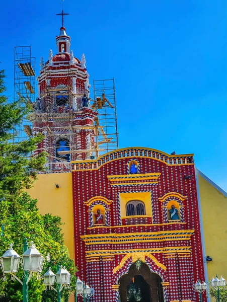 Колоритна Червоно Жовта Церква Темпло Санта Марія Тонантзінта Чолула Пуебла — стокове фото
