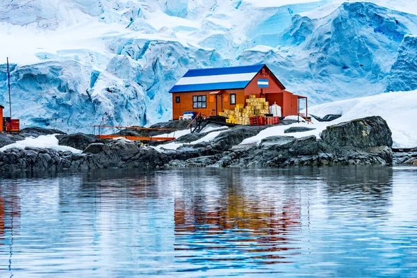 Snöig Argentinsk Almirante Brown Station Blue Glacier Mountain Paradise Harbor — Stockfoto