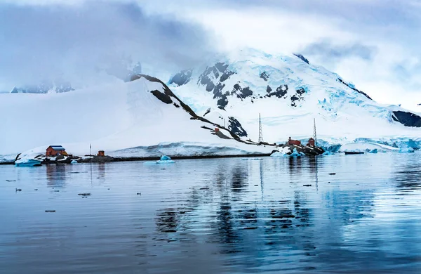 Snowing Argentine Almirante Brown Station Blue Glacier Mountain Paradise Harbor — Zdjęcie stockowe