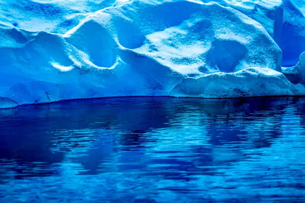 Blue Glacier Reflexão Snow Mountains Paradise Bay Skintorp Cove Antártica — Fotografia de Stock