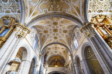 Puebla, Meksika - 5 Ocak 2019 Santa Domingo Kilisesi Basilica Puebla Mexico. 1600 'lerde inşa edilmiş.