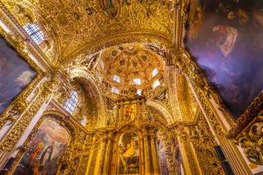 Puebla, Meksika - 5 Ocak 2019 Santa Domingo Kilisesi, Meksika Rosary Puebla Kilisesi. 1600 'lerde inşa edilmiş.
