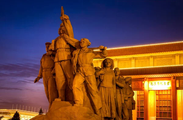 Estátua Dos Heróis Revolucionários Frente Túmulo Mao Praça Tiananmen Pequim — Fotografia de Stock