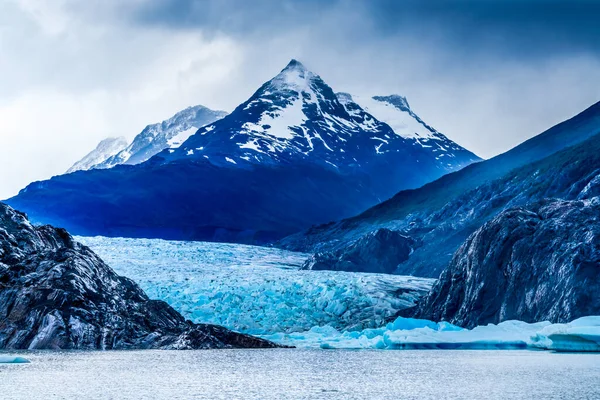 雪山灰冰川湖南部巴塔哥尼亚冰原托雷斯 德尔潘恩国家公园智利巴塔哥尼亚 — 图库照片