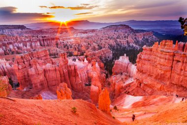 Gündoğumu Thor 'un Çekiç Gün Batımı Kabadayıları Fotoğrafçı Bryce Canyon Ulusal Parkı Utah