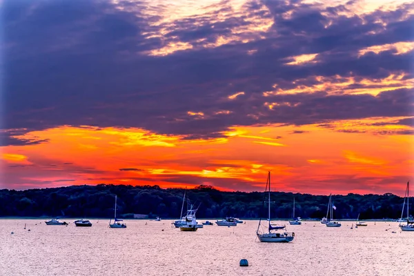 Sunset Sailboats Padanaram Interior Harbor Barcos Amarrações Barcos Motor Buzzards — Fotografia de Stock