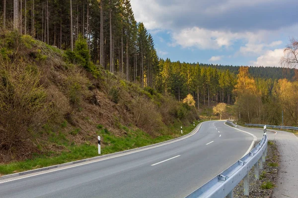 A winding road through the Harz National Park, Lower Saxony, Germany — Stock Photo, Image