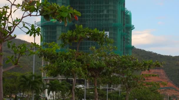 Żurawie Wieżowe Wysokościowe Wietnamski Budowy Struktury Betonu Oraz Rusztowania Pokryte — Wideo stockowe