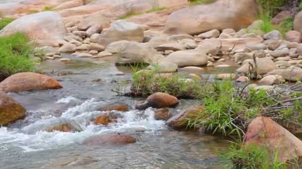 Mountain River Scene Setting Rushing Water Large Boulders High Definition — Stock Video