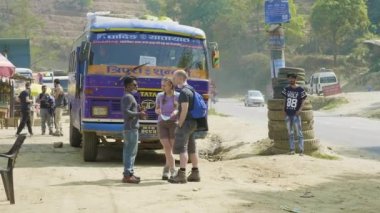 Katmandu, Nepal - Mart, 2018: Kafkas turist Nepal delâlet konuş..