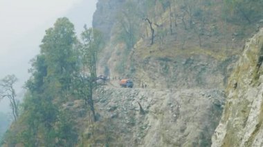 Nepal'de Backpackers Manaslu Dağı devre alp yolda trek.