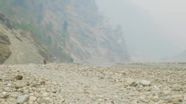 Manaslu Dağı devre trek Nepal'de Backpackers Kılavuzu ile yürü.