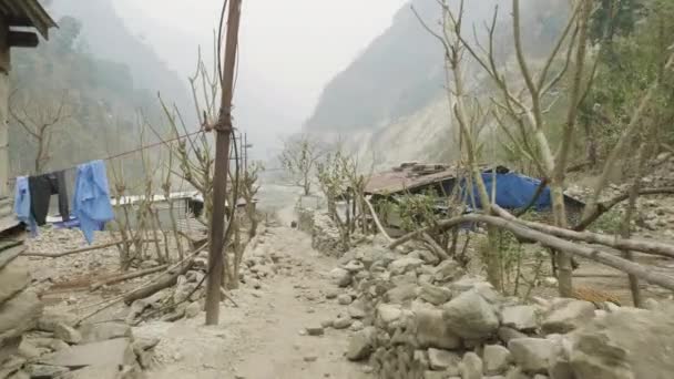 Pueblo nepalí en el circuito de Manaslu trek . — Vídeo de stock