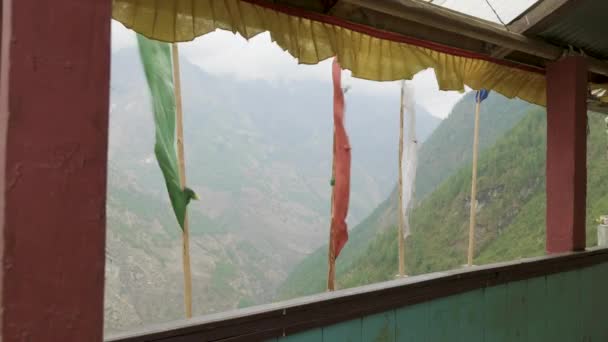 Blick vom Kloster in Nepal, Dorf prok, Manaslu Circuit Trek. — Stockvideo
