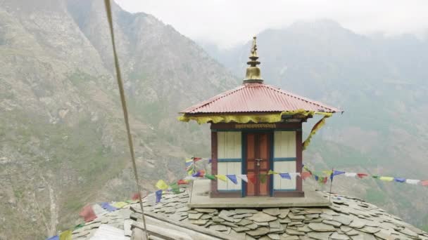 Hög höjd kloster i Nepal, byn Prok, Manaslu circuit trek. — Stockvideo