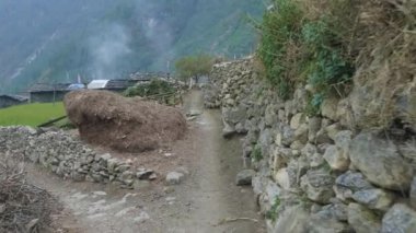 Yüksek dağlık köyü Nepal Prok. Manaslu devre trek alan.