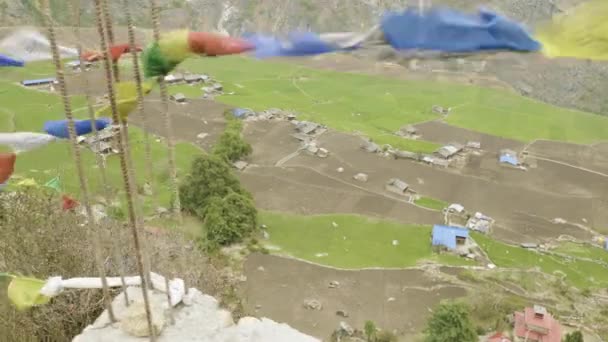 High górzysta wioska Prok w Nepalu. Manaslu obwodu trek obszar. — Wideo stockowe