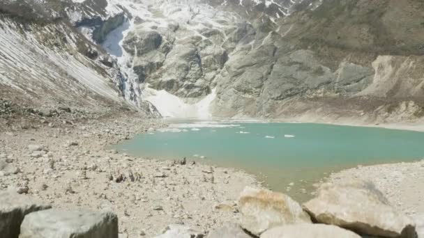Mountain lake Birendra in Nepal. Manaslu gebied. — Stockvideo