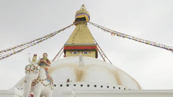 El Stupa Boudhanath más grande del valle de Katmandú, Nepal . — Vídeos de Stock