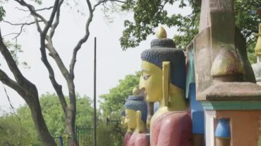 Buda heykeli Swayambhunath tapınağın içinde. Maymun Tapınağı Katmandu, Nepal.