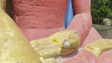 Buda heykeli Swayambhunath tapınağın elleri. Katmandu, Nepal.