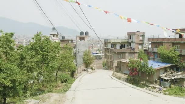 Edifícios em cidade asiática Kathmandu, Nepal . — Vídeo de Stock