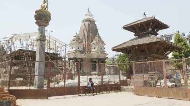 Патан, НЕПАЛ - Март 2018 года: Площадь Дурбар в Патане, древний город в долине Катманду . — стоковое видео