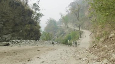 Manaslu, Nepal - Mart, 2018: Avrupa ve Amerikan backpackers Manaslu Dağı devre Trek'te gidin..