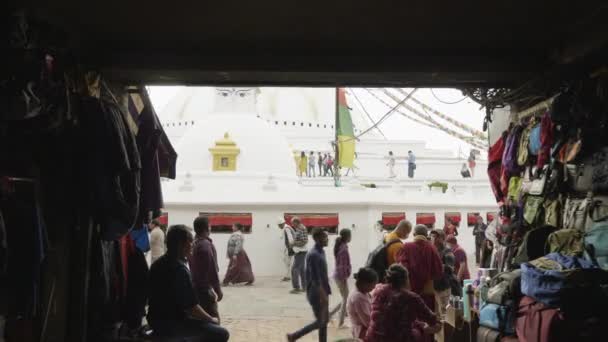 KATHMANDU, NEPAL - MARZO 2018: Boudhanath Stupa nella valle di Kathmandu . — Video Stock