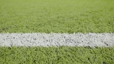 Beyaz çizgi futbol alanının. Yakın çekim yatay kaydırıcı vurdu.