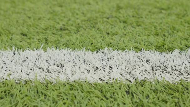 Bílá čára z fotbalové hřiště. Vodorovný posuvník Close-up shot — Stock video