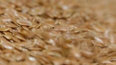 Yağmur dönen tablo, makro görünümü, sağlıklı gıda olarak keten tohumu
