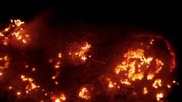 Oheň se šíří rychle přes ocelovou vlnu, spoustu jisker — Stock video