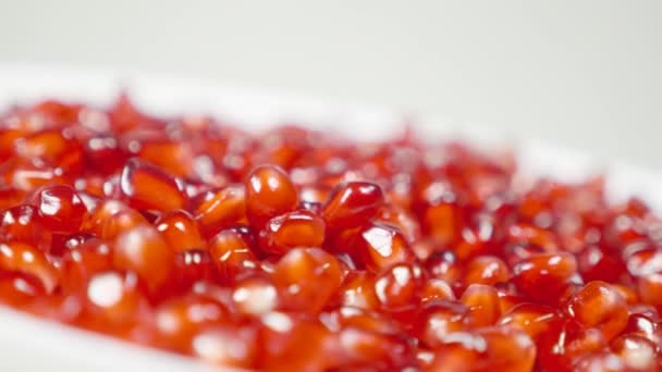 Pomegranate grains on a rotating table — Stock Video