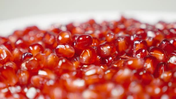 Pomegranate grains on a rotating table — Stock Video