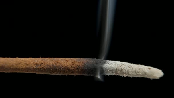 Soffiare bastone incenso con fumo su sfondo nero — Video Stock