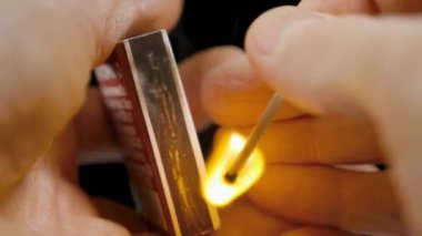 Kibrit, kibrit kutusu için ateşleme maçlar için grev yakın çekim görünümü eşleşir