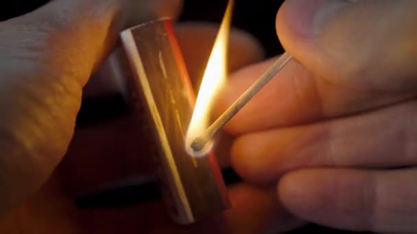 Close-up weergave stakingsrecht wedstrijden voor matchbox, ontsteking matches voor matchbox — Stockvideo