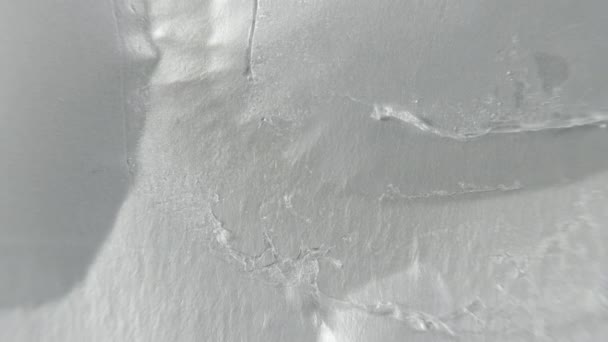 Brûler du papier au centre sur un fond noir 