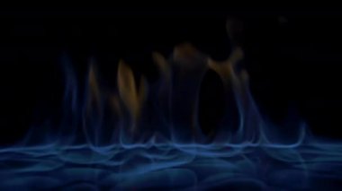 Alevler siyah bir arka plan ayna yüzeyinde yanık